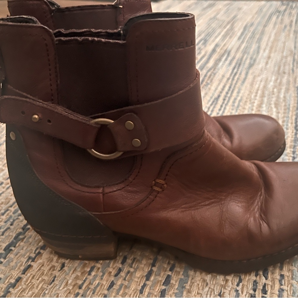 Merrill ankle boots!! Fantastic shape